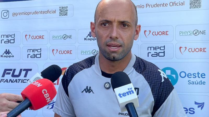 Epitácio: “Partes técnica e tática vêm sendo construídas diariamente com muito trabalho e muito treinamento”