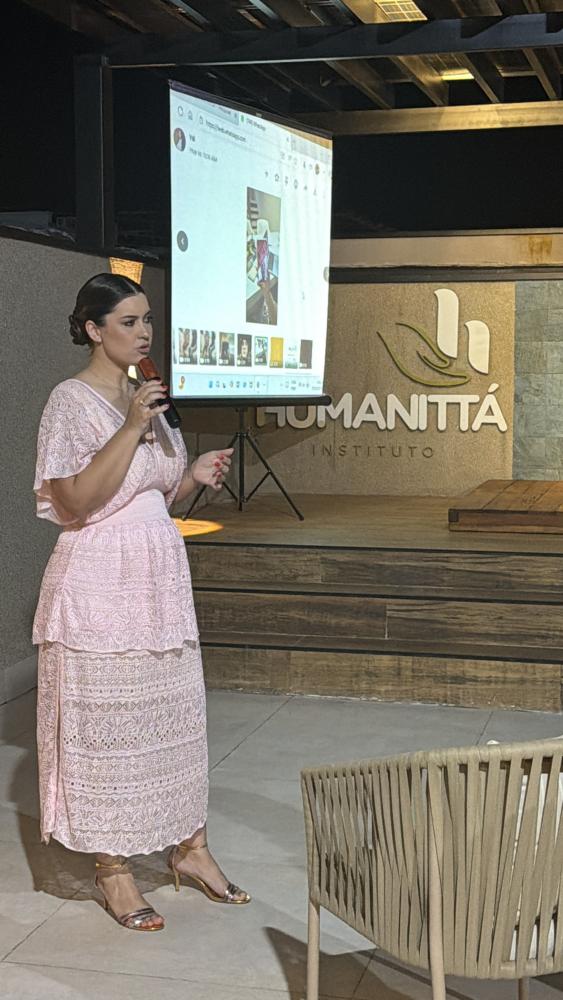 A PSICÓLOGA DRA. VALQUIRIA BELONCI CACCIARI, DIRETORA DO INSTITUTO HUMANITTÁ