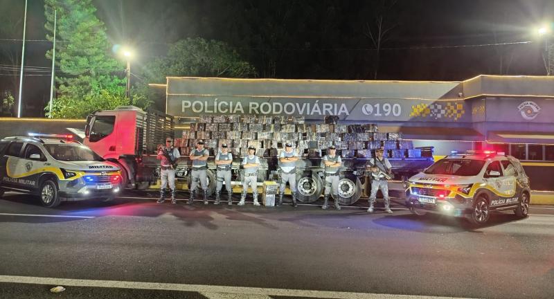 Polícia Rodoviária apreendeu duas toneladas de maconha na Raposo Tavares, em Prudente