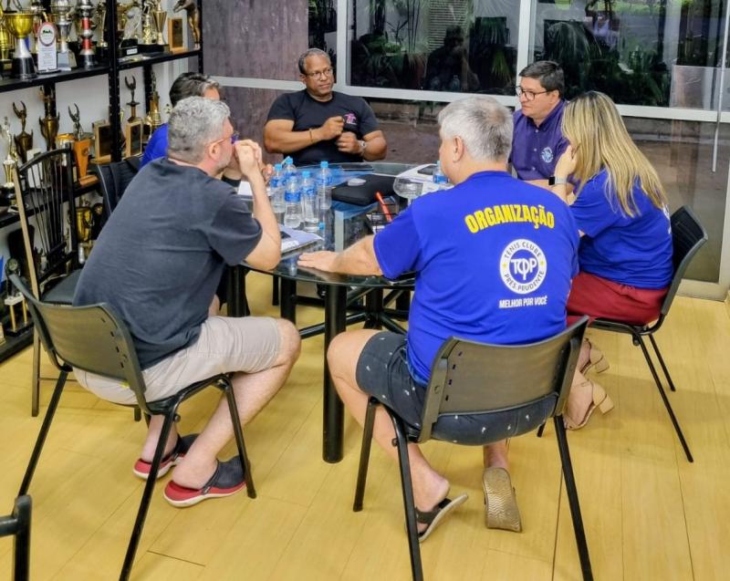 Diretoria do Tênis Clube acertando os últimos detalhes do evento