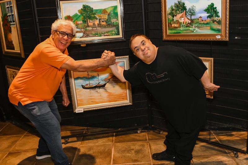 O curador Vadinho e o artista Felipe