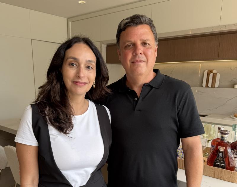 Paulo Bagnoli, CEO da Vivatti Incorporadora, e sua esposa, Veridiana Lemes Soares