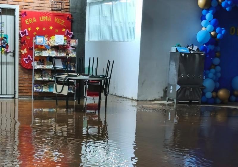 Na capital do oeste paulista, seis escolas municipais ficaram alagadas no início da manhã