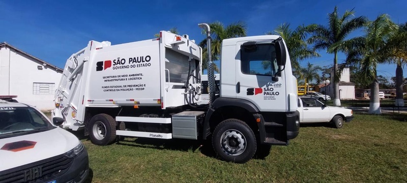 Municípios foram chamados inicialmente para receber caminhões compactadores