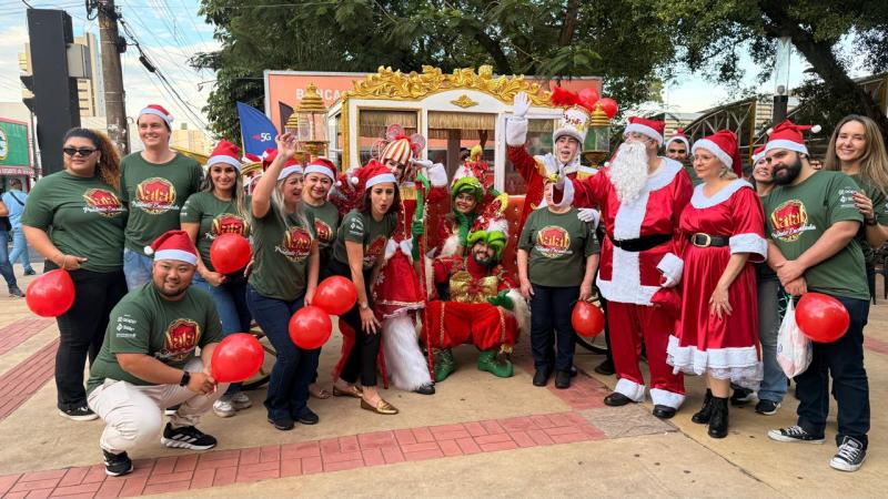 Colaboradores da Acipp apoiando o desfile de Natal no Calçadão