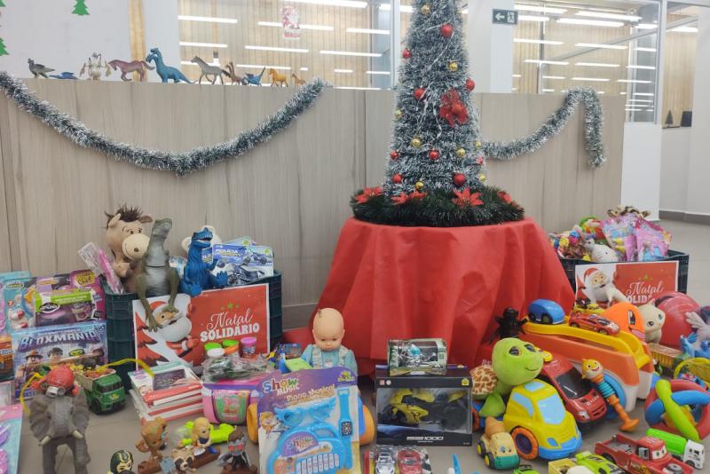 Parte dos brinquedos arrecadados durante campanha da Unoeste