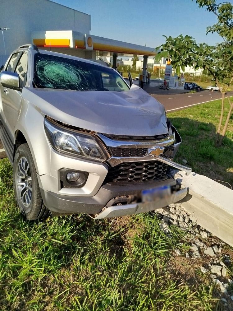 Acidentes causam prejuízos ao fornecimento de energia e riscos à vida dos ocupantes do veículo