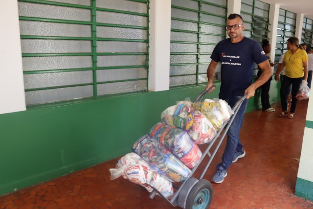 Iniciativas contemplaram entrega de alimentos às famílias