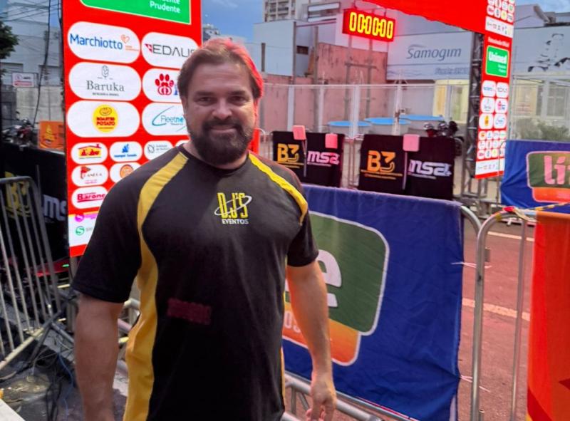 João Vitor Freire de Almeida, da DJ´S Eventos, apresentou a última geração de telao de LED, na 1ª Corrida Fest Run Unimed, domingo, em Prudente