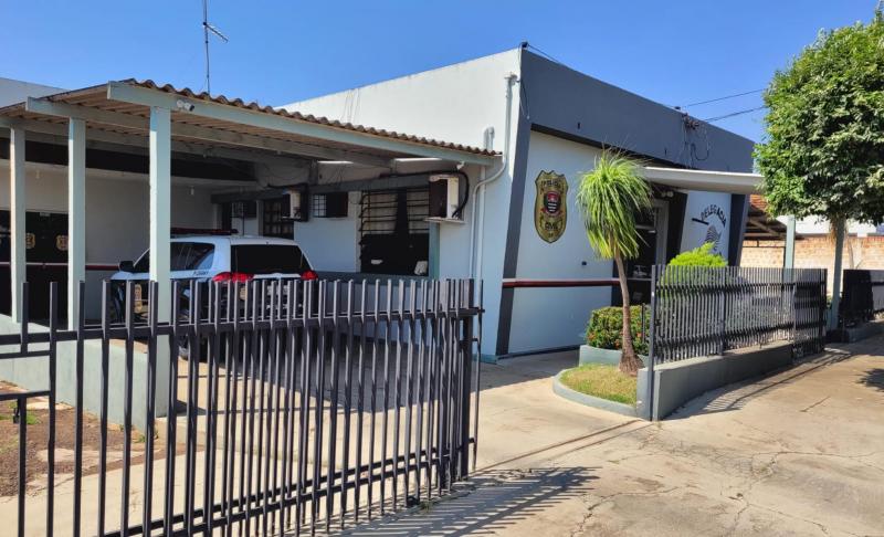 PMs que atenderam o caso deram voz de prisão ao envolvido, que foi conduzido à Delegacia
