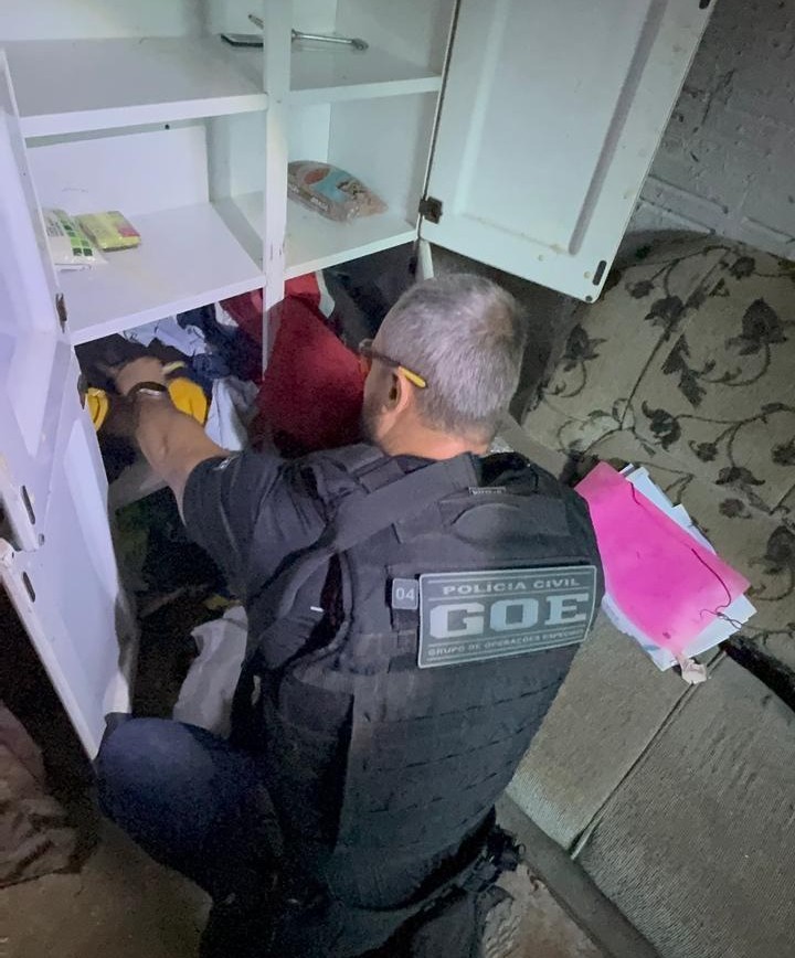 Operação recolheu celulares, uma balança de precisão e porções de maconha, ecstasy e crack