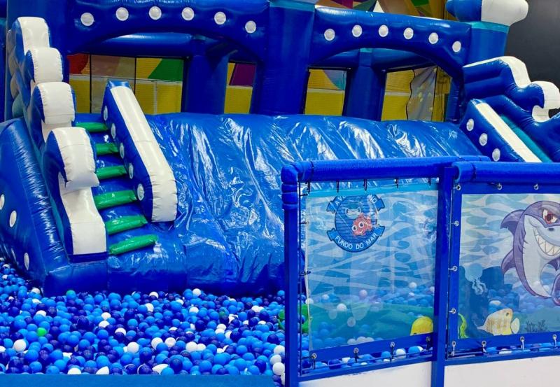 Espaço Aventura no Fundo do Mar conta com infláveis, piscina de bolinhas e trampolim