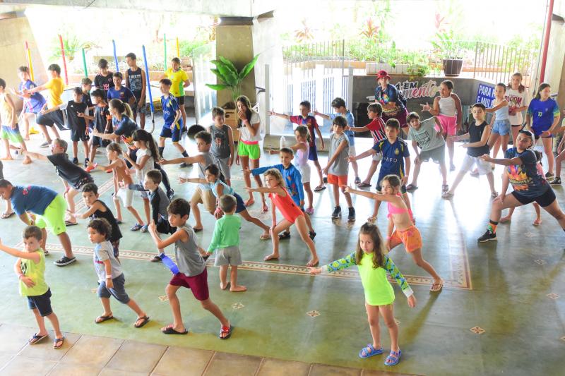 O esquenta da garotada: muita música e dança