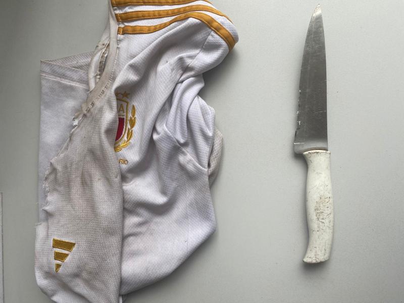 Camiseta e faca utilizadas pelo autor dos roubos foram apreendidas