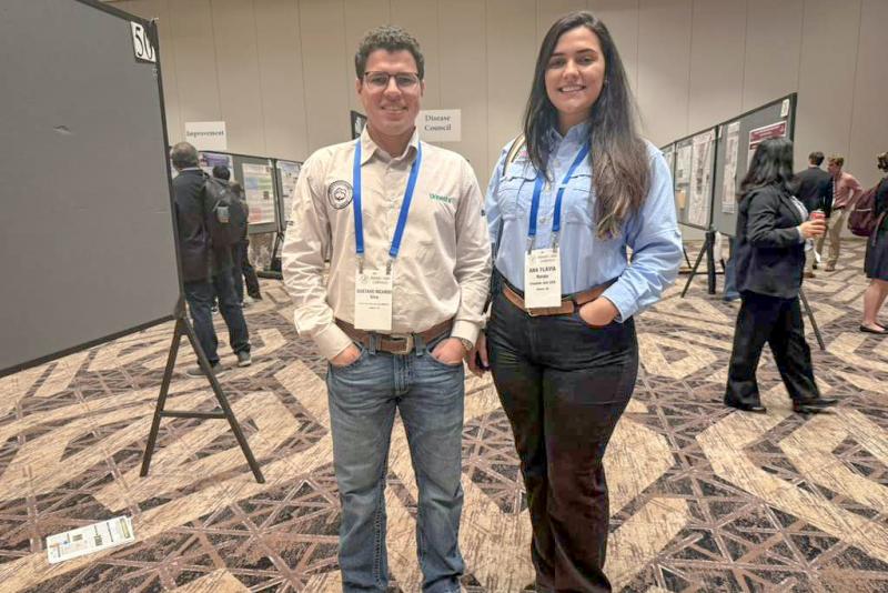 Gustavo Ricardo Aguiar Silva e Ana Flávia de Souza Rorato participaram do Beltwide Cotton Conferences