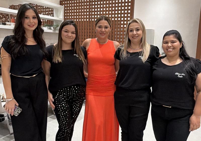 Liliane Neves e suas colaboradoras