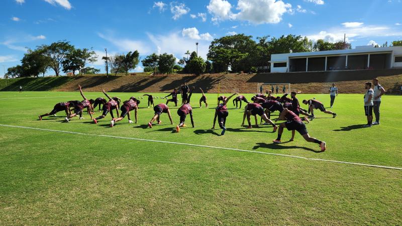 Elenco treinou hoje no CT, de olho no duelo de amanhã