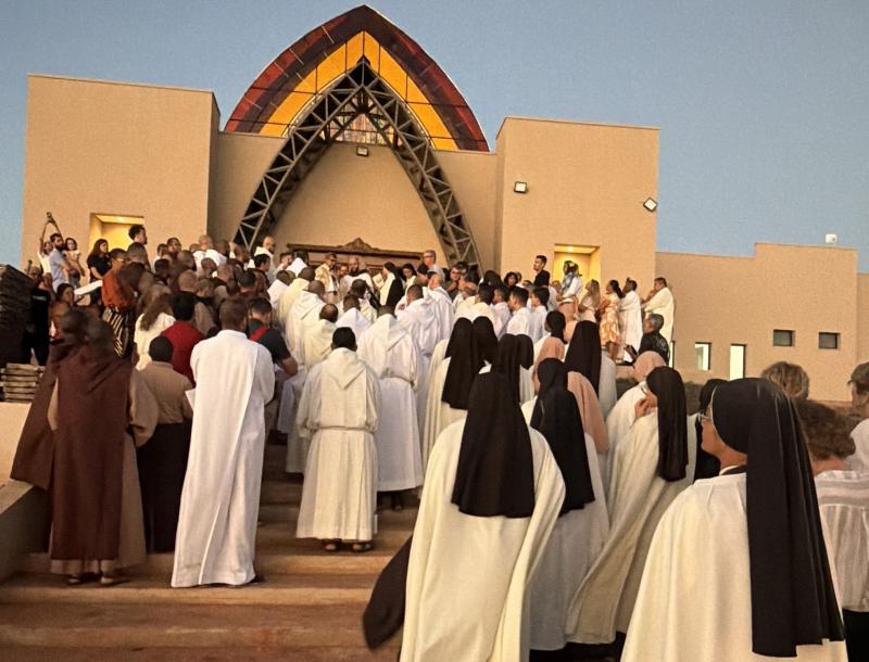 Celebração da inauguração da capela da Casa de Contemplação Santa Teresinha do Menino Jesus e da Sagrada Face: farol de esperança no topo da colina