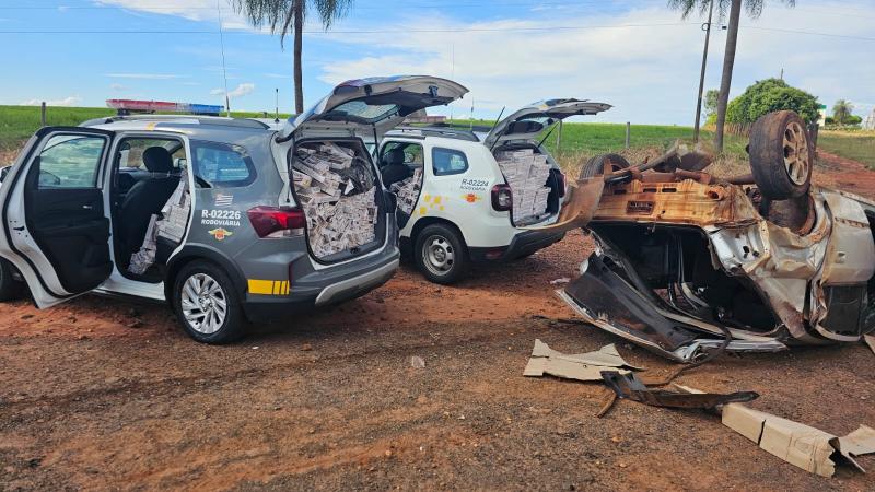 Do total, 24 mil exemplares foram localizados dentro de um carro que capotou na SP-613