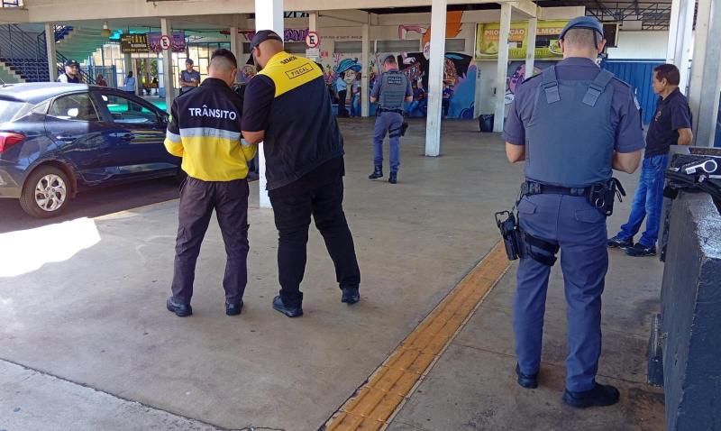 Remoção de veículos irregulares e notificação de condutores são medidas previstas no CTB