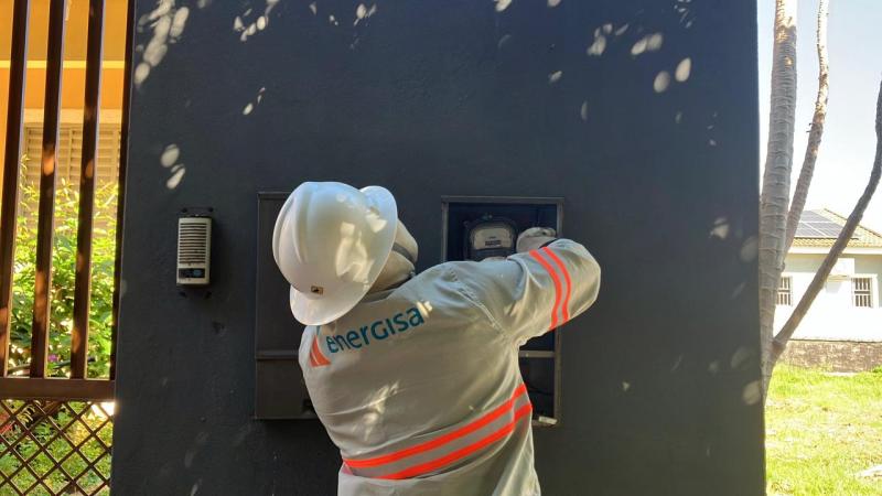Equipes realizam inspeções para confirmar suspeitas de ligações clandestinas e adulterações de medidores de energia