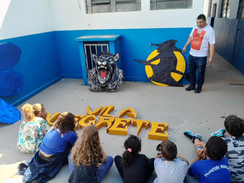Alunos do projeto Espaço Amigo de Regente Feijó visitam espaço da agremiação