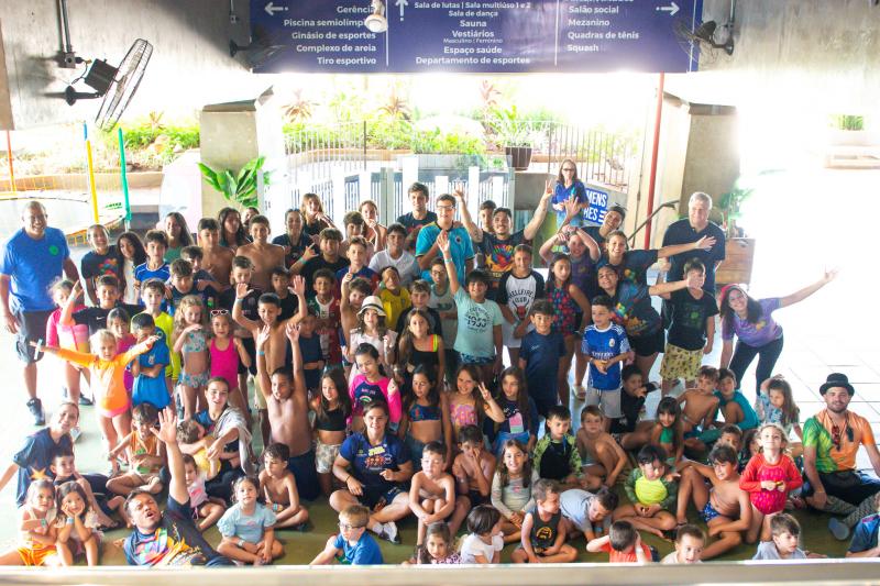 Na última semana, uma das atrações foi a visita da madrinha da Colônia de Férias, Ariane Sorriso