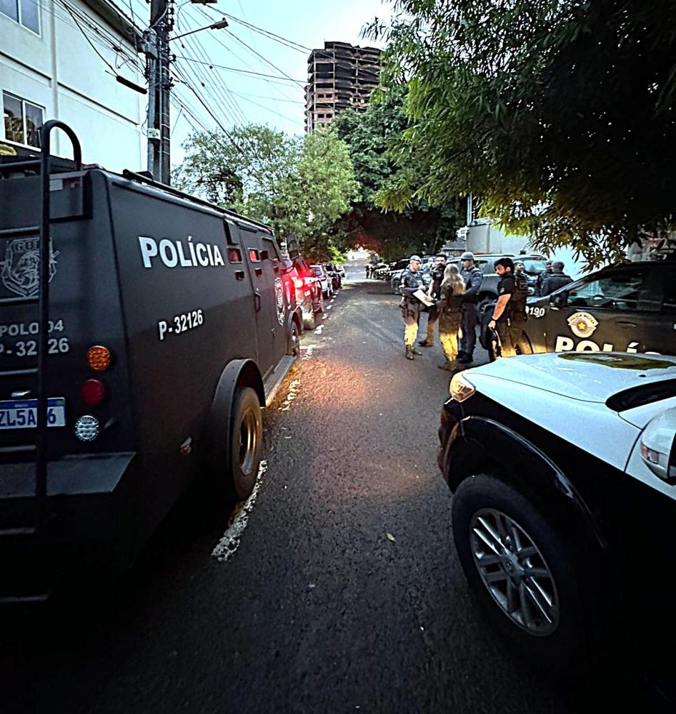 Cumprimento de ordens judiciais contou com reforço do GOE, Canil do 8º Baep e carro blindado