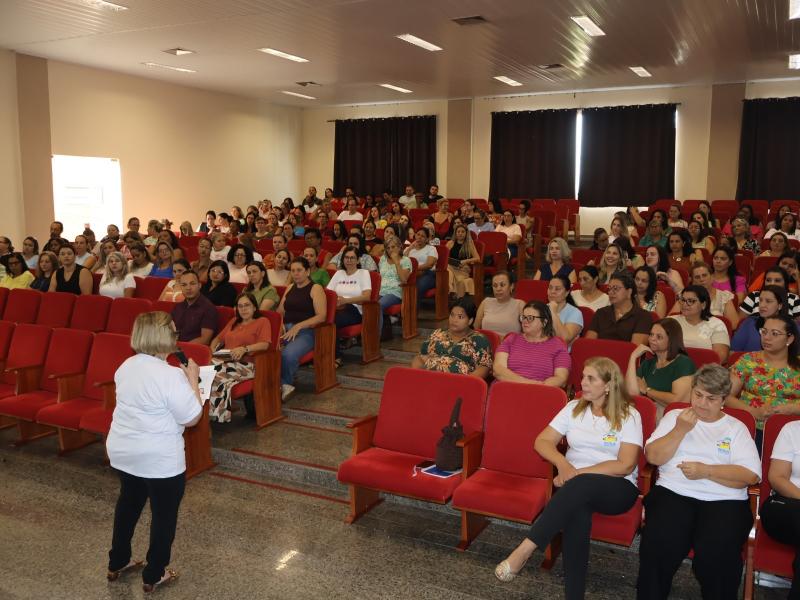 Secretaria de Educação de Pirapozinho abre ano letivo com palestras para educadores e gestores
