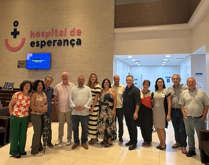 Humberto Tobé e sua comitiva, durante a visita ao HE