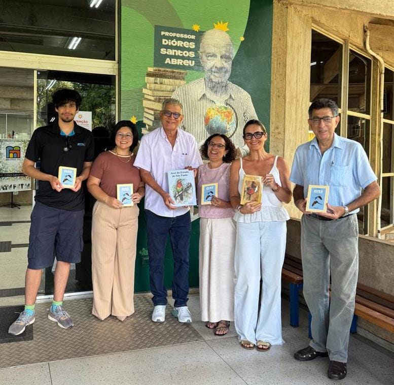 Biblioteca da Unesp de Prudente recebe livros de referência ornitológica da Apoena