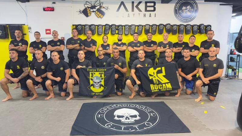 Participantes do curso e instrutores, sábado, na Academia AKB