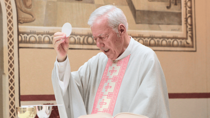 Monsenhor Miguel Valdrighi encerrará atividades pastorais, conforme orienta Direito Canônico