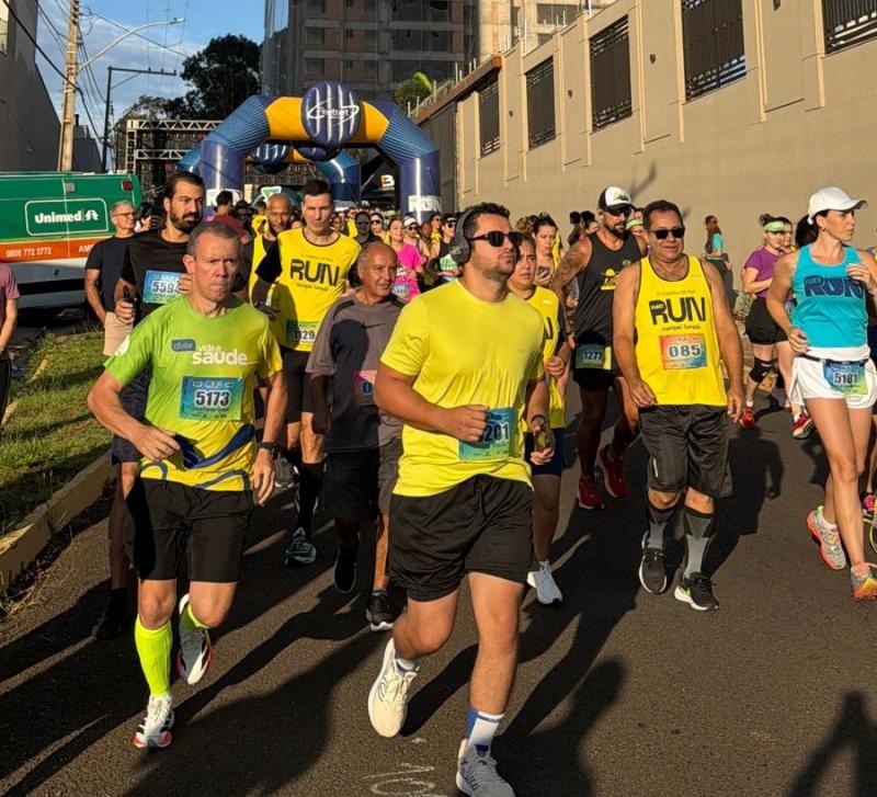 Entre caminhada de 3 km e provas de 6 km e 12 km, corredores de diferentes idades, ritmos e histórias dividiram o mesmo percurso