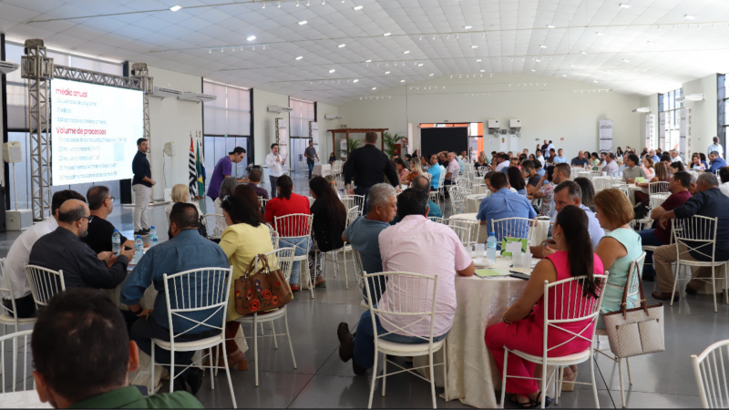 Encontro ocorreu na sexta-feira, no Centro de Eventos de Anhumas