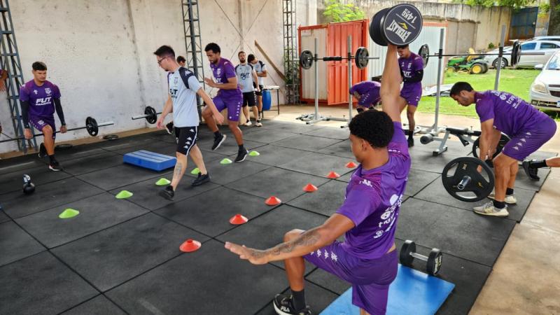 Jogadores fizeram o último treino, ontem, antes de viajarem para Santo André