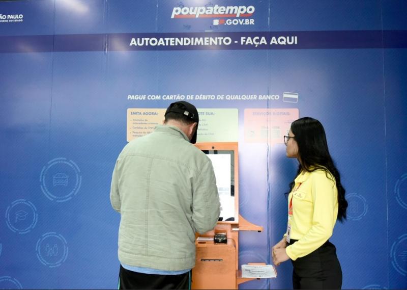 Carreta também conta com totens de autoatendimento, que permitem acesso a serviços digitais do Estado