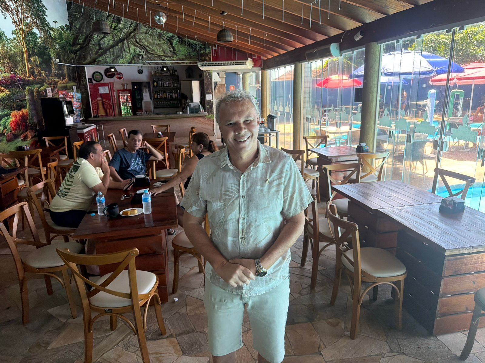 Cláudio Itaverá no restaurante dos eu hotel em Presidente Epitácio