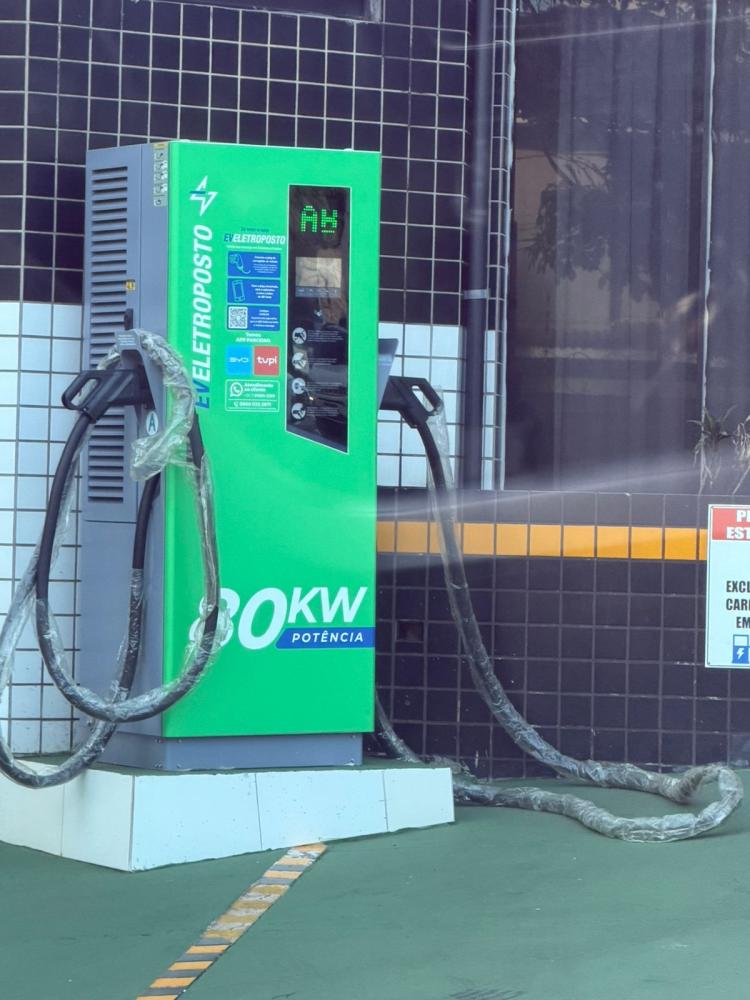 Eletroposto está instalado no estacionamento do Hotel Rota do Pantanal