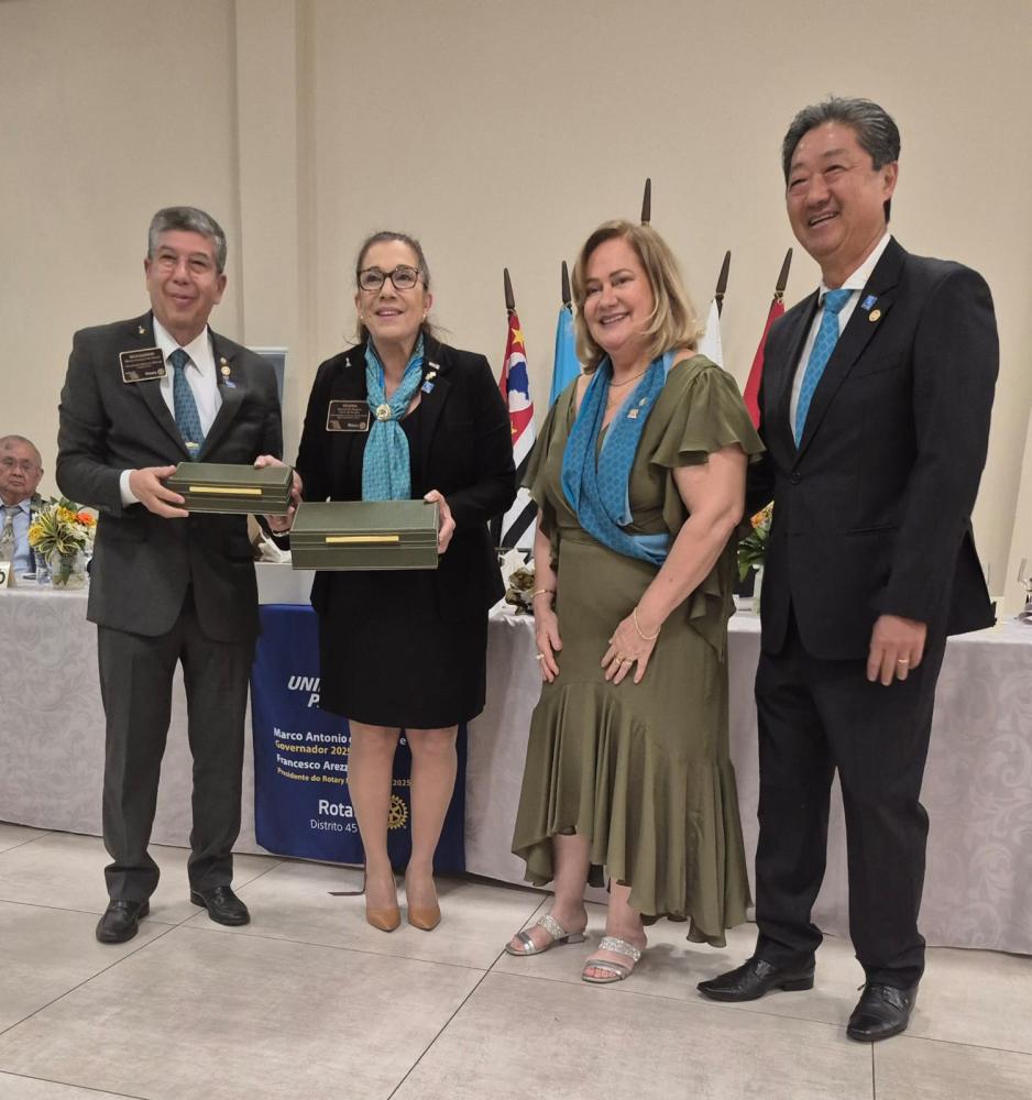 SÉRGIO TURUTA E ESPOSA LUCIMAR, COM O CASAL GOVERNADOR DO ROTARY DISTRITO 4510, MARQUINHO E REGINA