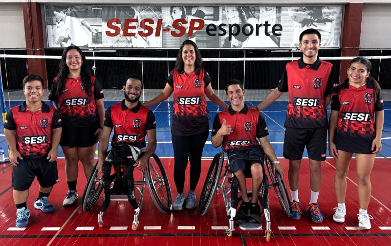 Os 6 atletas e a técnica da equipe de Badminton Paralímpico do Sesi-SP, que atuam em PP, e irão representar o Brasil