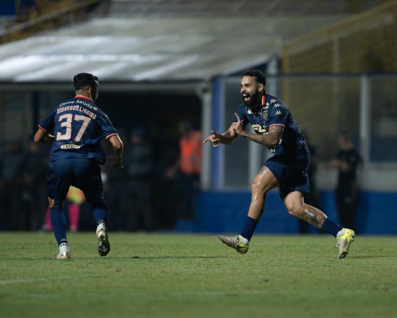 Volante Jonatha Carlos, que fez o segundo gol do Grêmio Prudente contra o Água Santa