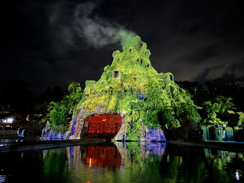  Vulcão Terra Parque com show de projeção mapeada