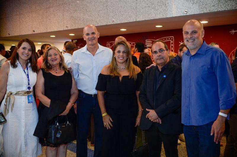 Prefeito de Presidente Epitácio, André Lima, junto à comitiva da cidade que foi receber prêmio
