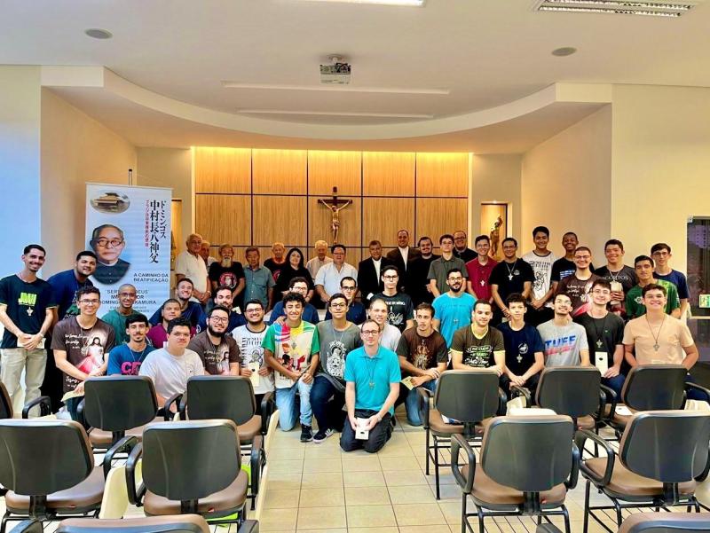 Seminaristas da Diocese de Prudente e membros da comunidade presentes na cerimônia de encerramento