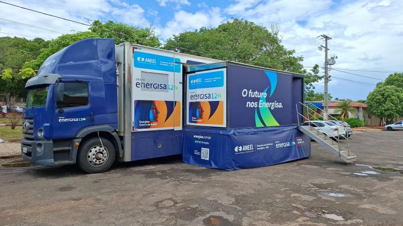 Caminhão do projeto Nossa Energia está estacionado na Praça João Paulo II