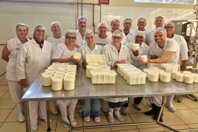 Curso de queijos artesanais foi realizado no Colégio Agrícola, em Prudente