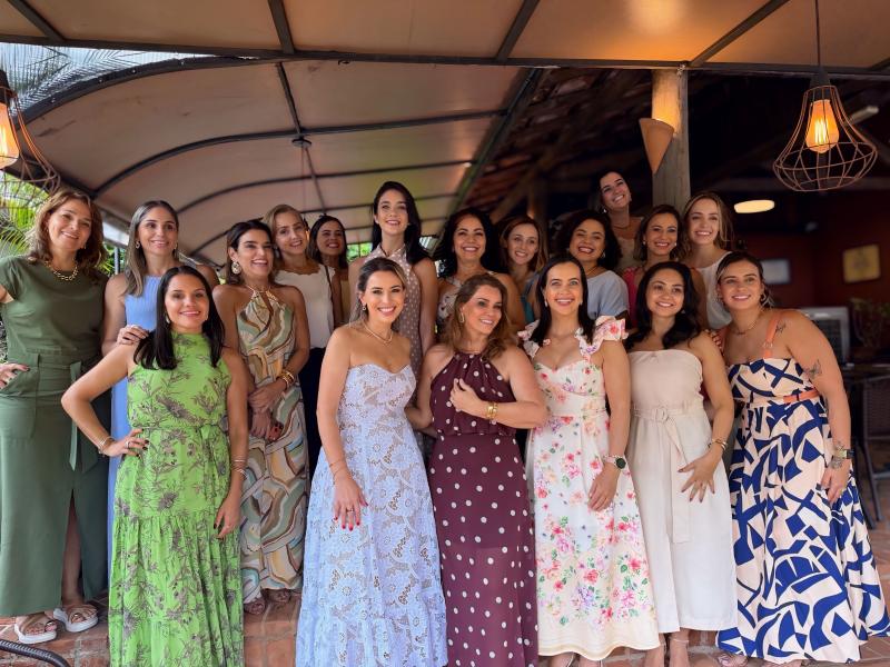 Jovana Menezes e as participantes da Joya Woman