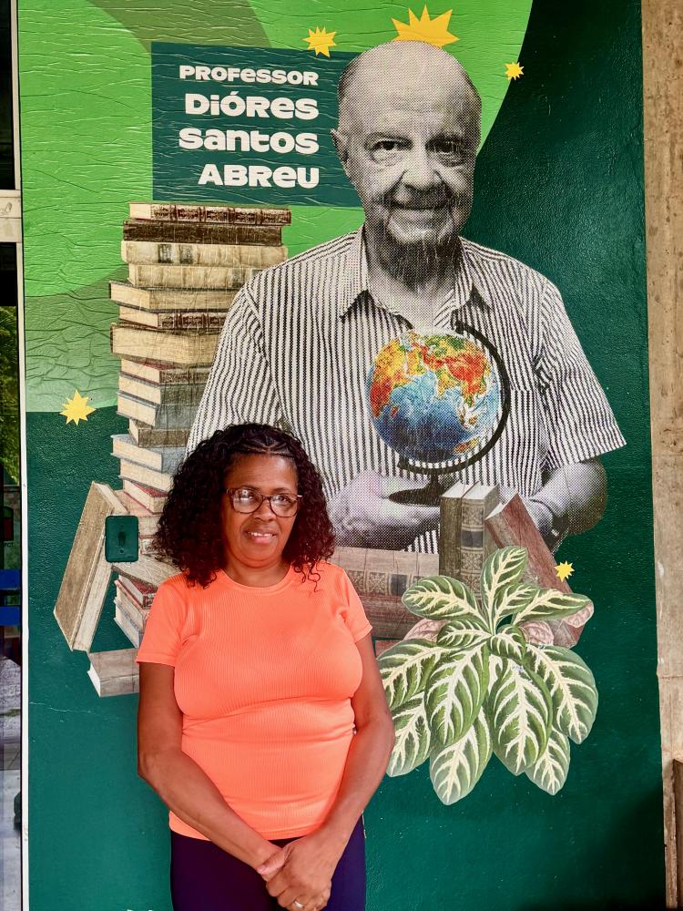 Biblioteca da FCT é um dos locais do câmpus mais frequentados por Nely