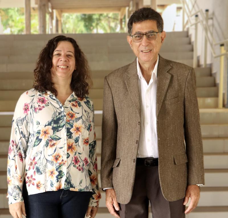 Professor doutor Antonio Cezar Leal e professora doutora Clarissa de Almeida Olivati